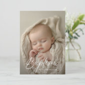 Neutrales Foto-Taufe für Script-Schwarz-Weiß-Gesch Einladung (Stehend Vorderseite)