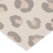 Neutrales Leopardenmuster Tischdecke (Schrägansicht)