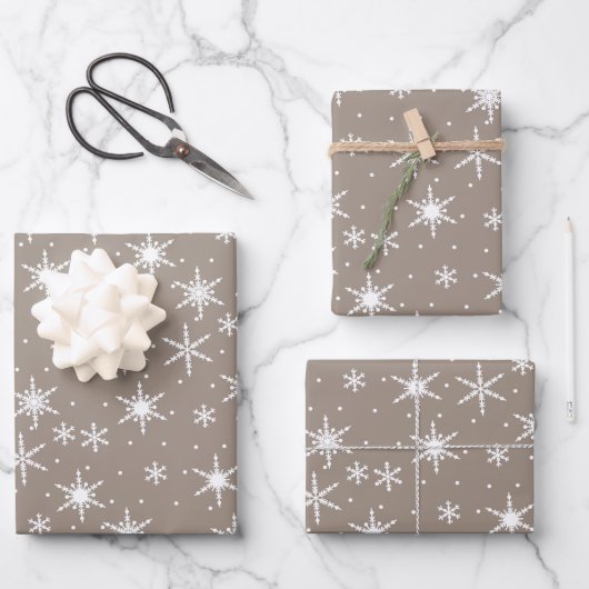 Neutrales Taupe Winter Holiday Snowflake Muster Geschenkpapier Set (Vorderseite)