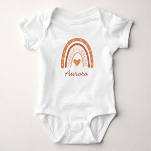Neutrales Terrakotta-Pfirsich Boho-Regenbogen indi Baby Strampler