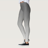 Neutrales und schlichtes Steigungs-Grau Leggings (Links)