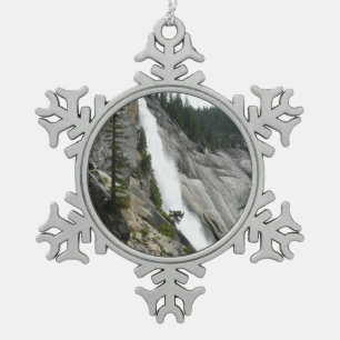 Nevada Falls im Yosemite-Nationalpark Schneeflocken Zinn-Ornament