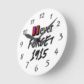 Never Forget 1915 Clock Runde Wanduhr (Winkel)