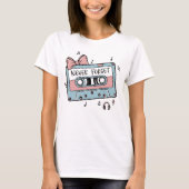 Never Forget Cassette Tape Retro T-Shirt (Vorderseite)