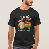 Never Forget Pluto Retro Style Space Science T-Shirt (Vorderseite)
