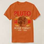 Never Forget Pluto T-Shirt (Design vorne)