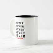 Never Give Up Two-Tone Coffee Mug Zweifarbige Tasse (Vorderseite Links)