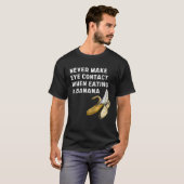 Never Make Eye Contact When Eating a Banana Innue T-Shirt (Vorne ganz)