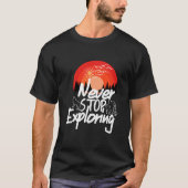 Never Stop Exploring Retro Sunset Hiking Adventure T-Shirt (Vorderseite)