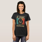 Never Underestimate A Girl With A Dachshund T-Shirt (Vorne ganz)