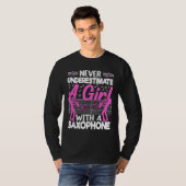 Never Underestimate a Girl with a Saxophone Saxaph T-Shirt (Vorne ganz)
