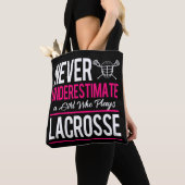 Never Underestimate A Gril Who Plays Lacrosse Lacr Tasche (Von Nahem)