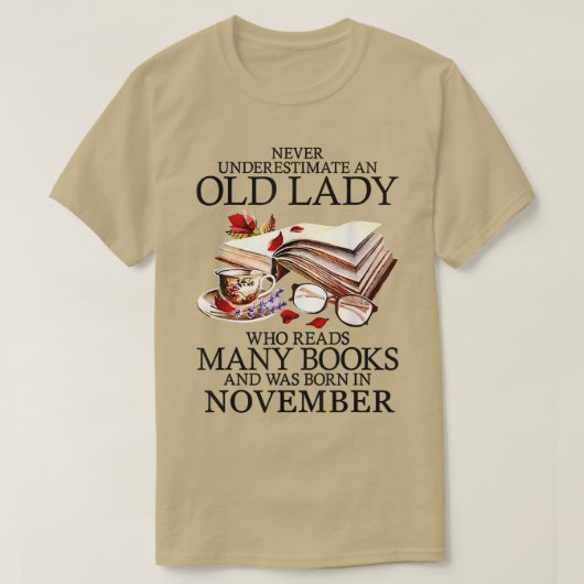 Never Underestimate A November Lady Who Reads Many T-Shirt (Design vorne)