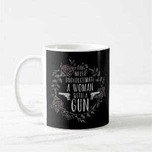 Never Underestimate a Woman with a Gun - Funny A f Kaffeetasse
