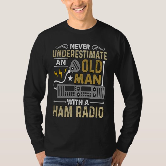 Never Underestimate An Old Amateur Radio Operator T-Shirt (Vorderseite)