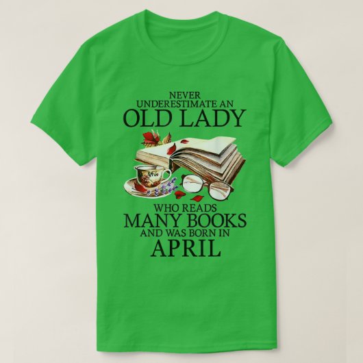 Never Underestimate An Old April Lady Who Reads Ma T-Shirt (Design vorne)