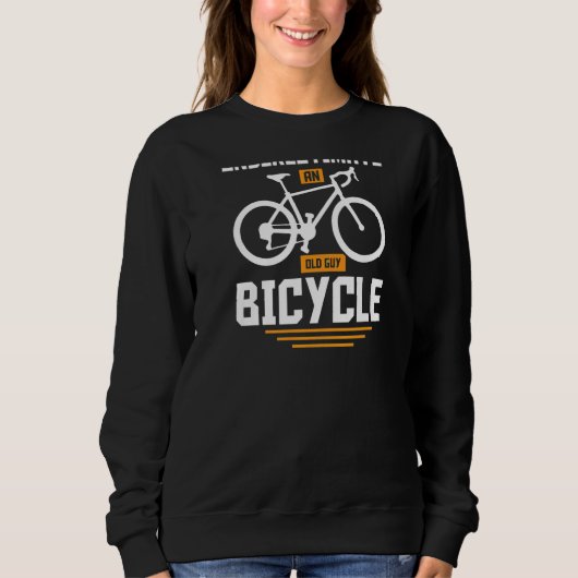 Never Underestimate An Old Guy On a Bicycle Cyclin Sweatshirt (Vorderseite)