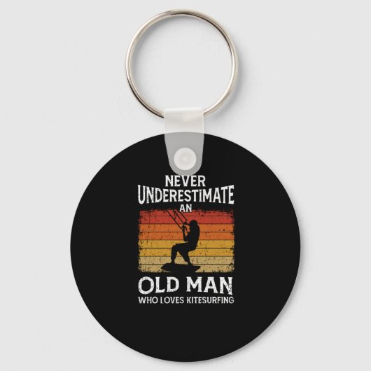 Never Underestimate An Old Man Love Kitesurfing Schlüsselanhänger (Vorderseite)