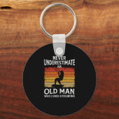 Never Underestimate An Old Man Love Kitesurfing Schlüsselanhänger (Vorderseite)