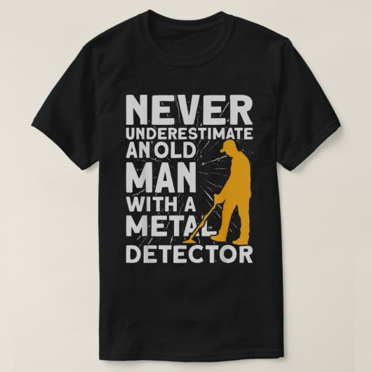 Never underestimate an old Man Metal Detecting  T-Shirt (Design vorne)