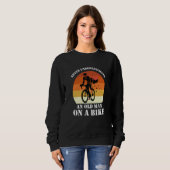 Never Underestimate An Old Man On A Bike Fun Bicyc Sweatshirt (Vorne ganz)