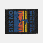 Never Underestimate An Old Man On Skis Funny Winte Fleecedecke (Vorderseite (Horizontal))