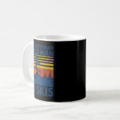 Never Underestimate An Old Man On Skis Funny Winte Kaffeetasse (Vorderseite Links)