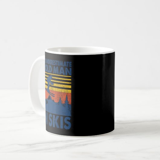 Never Underestimate An Old Man On Skis Funny Winte Kaffeetasse (Vorderseite Links)