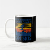 Never Underestimate An Old Man On Skis Funny Winte Kaffeetasse (Links)