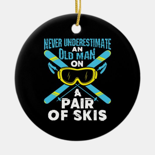 Never Underestimate an Old Man Pair of Skis Keramik Ornament (Vorne)
