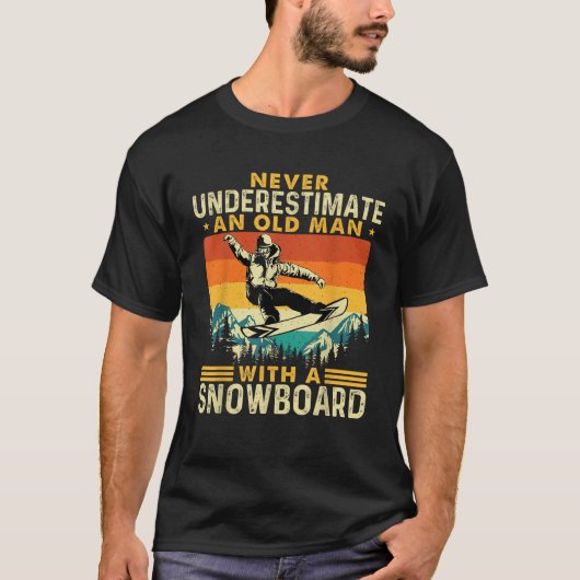 Never Underestimate An Old Man Snowboarding Snowbo T-Shirt (Vorderseite)