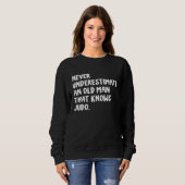 Never Underestimate An Old Man That Knows Judo Sweatshirt (Vorne ganz)