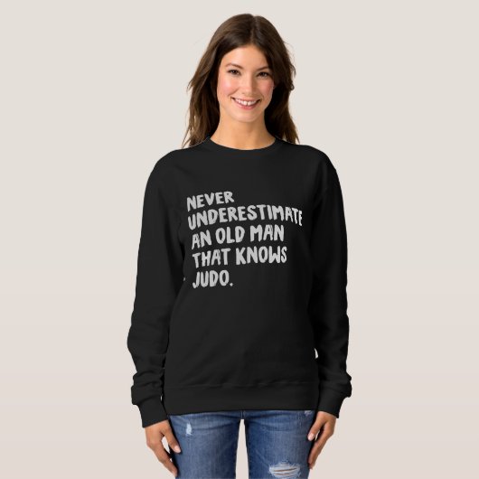 Never Underestimate An Old Man That Knows Judo Sweatshirt (Vorne ganz)