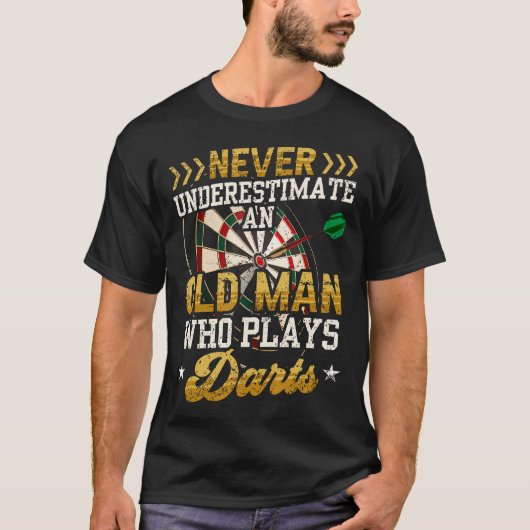 Never Underestimate An Old Man Who Plays Darts Fun T-Shirt (Vorderseite)