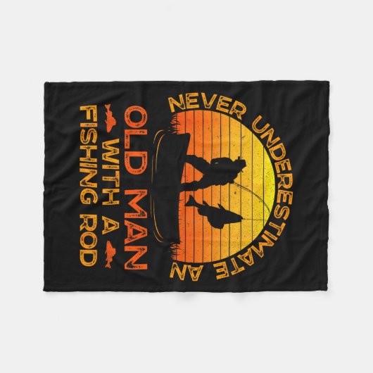 Never Underestimate An Old Man With A Fishing Rod  Fleecedecke (Vorderseite (Horizontal))