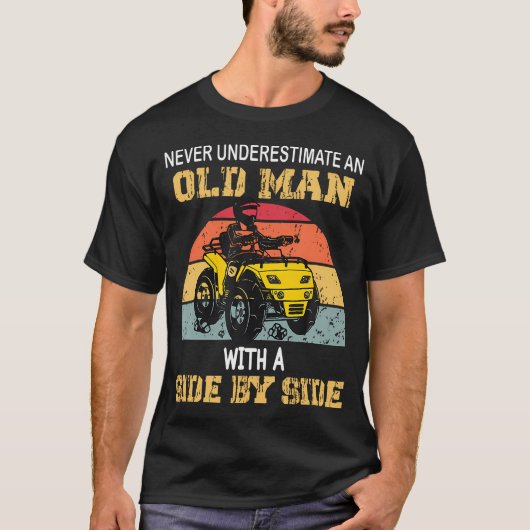 Never Underestimate An Old Man With A Side By Side T-Shirt (Vorderseite)
