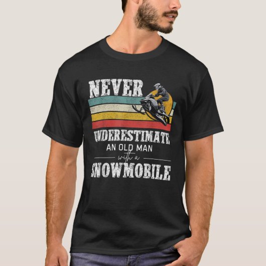Never underestimate an old man with a snowmobile T-Shirt (Vorderseite)