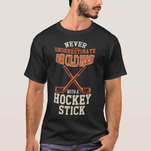 Never Underestimate An Old Man With A Stick Old Ma T-Shirt (Vorderseite)