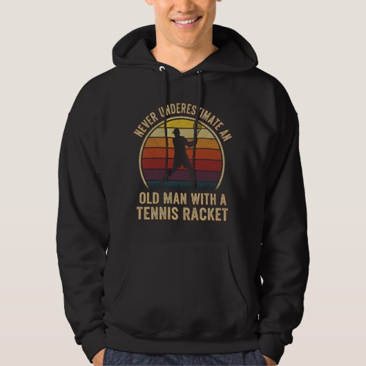 Never Underestimate an Old Man with a Tennis-Retro Hoodie (Vorderseite)