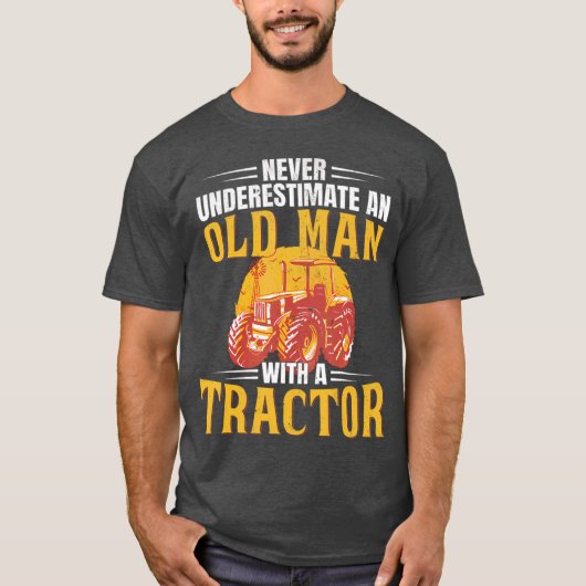 Never Underestimate An Old Man With A Tractor Funn T-Shirt (Vorderseite)