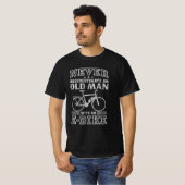 Never Underestimate an Old Man With An E-Bike T-Shirt (Vorne ganz)