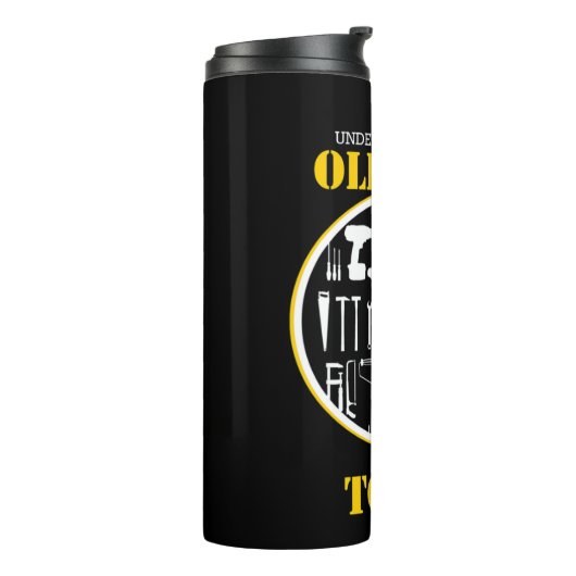 Never Underestimate An Old Man With Tools Handyman Thermosbecher (Nach links gedreht)