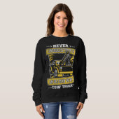 Never Underestimate An Old Man With Tow Truck Tow  Sweatshirt (Vorne ganz)