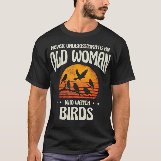 Never Underestimate An Old Woman Bird Watching Bir T-Shirt (Vorderseite)