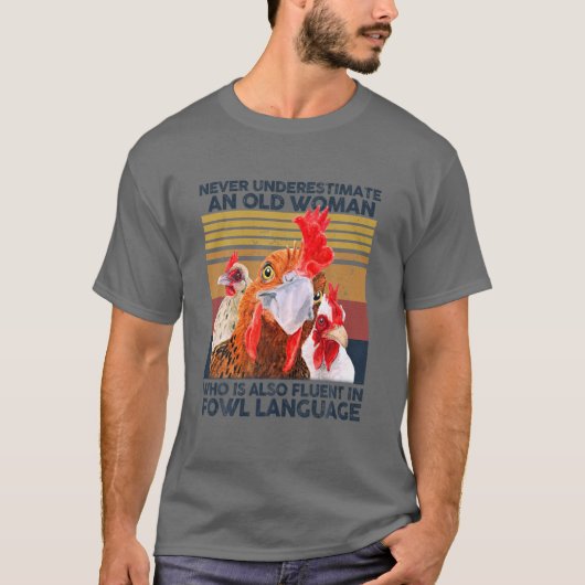 Never Underestimate An Old Woman Fluent In Fowl La T-Shirt (Vorderseite)