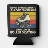 Never Underestimate An Old Woman On A Bicycleunder Dosenkühler (Rückseite)