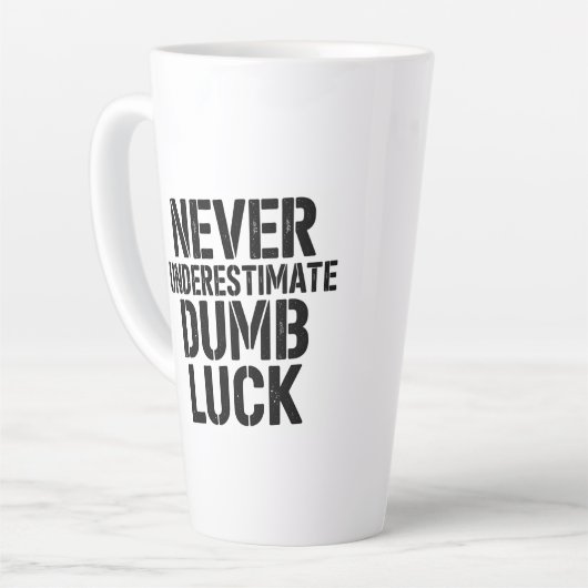 "Never Underestimate Dumb Luck" Saying Milchtasse (Linke Ecke)