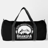 Never Underestimate Grandpa Woodworking Skills Duffle Bag (Vorderseite)