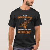 never underestimate me I can make electrical T-Shirt (Vorderseite)