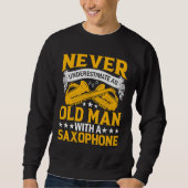 Never Underestimate Old Man Saxophone Player Music Sweatshirt (Vorderseite)